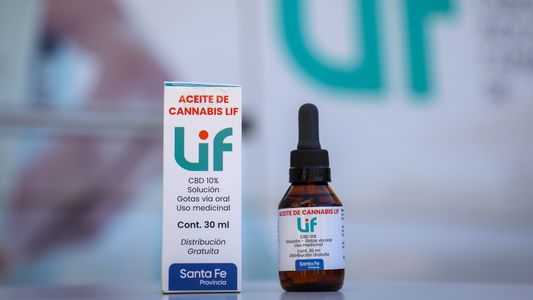 Cannabis medicinal: Un laboratorio de Santa Fe presentó el primer lote de aceite