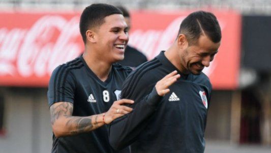 Gallardo probó varios esquemas pero la duda es una sola: Quintero o Mora