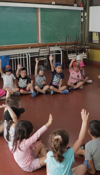 Casi 200 mil estudiantes del nivel secundario comienzan este lunes las clases