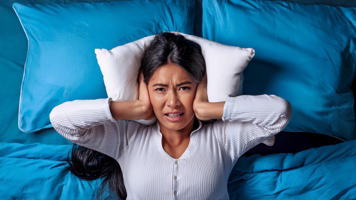 ¿Tu pareja ronca? truco infalible para dormir mejor