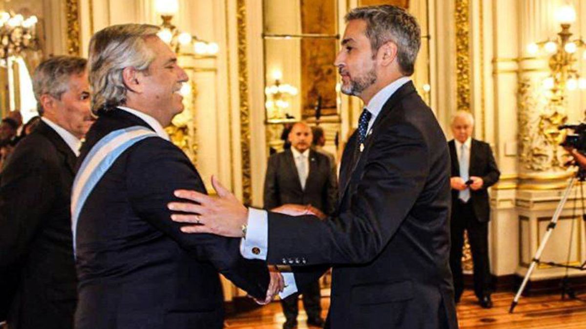 Alberto Fernández junto a Mario Abdo Benitez. (Foto: LN Paraguay)