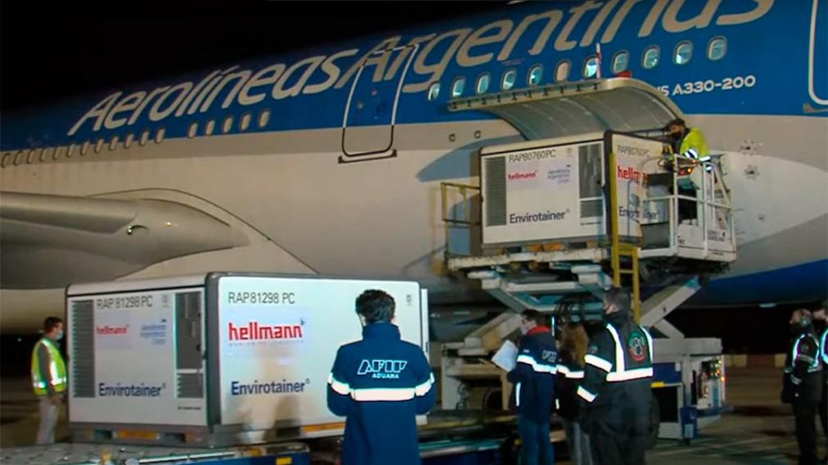 Coronavirus: legaron 768.000 vacunas de Sinopharm y Argentina supera las 47 millones de dosis recibidas.