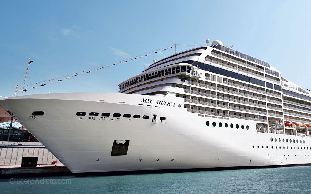 Llegó un crucero proveniente de Brasil y analizan si hay casos de coronavirus a bordo