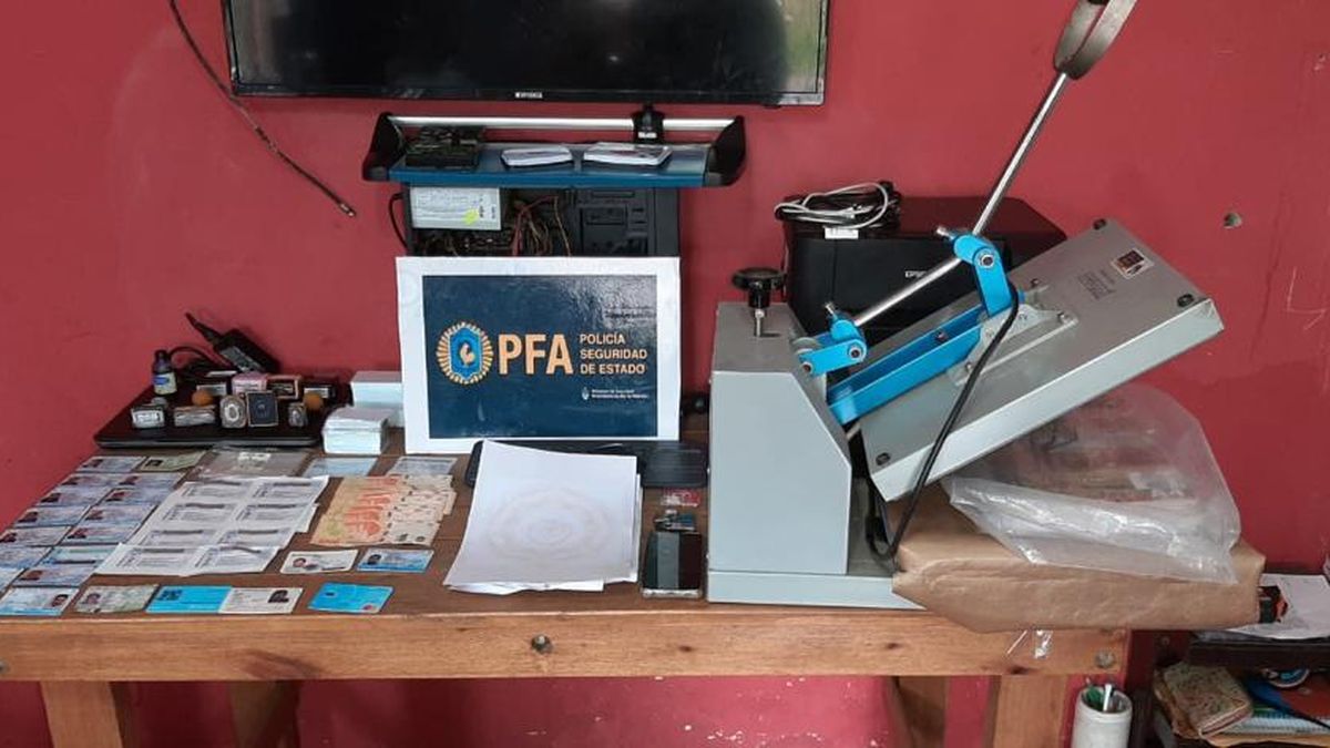 Tortuguitas: cayó una banda que falsificaba documentos. (Fuente fotos: Policía Federal)