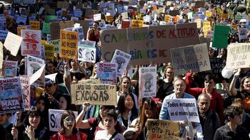 Huelga Mundial por el Clima: Multitudinaria marcha en Plaza de Mayo en contra del cambio climático