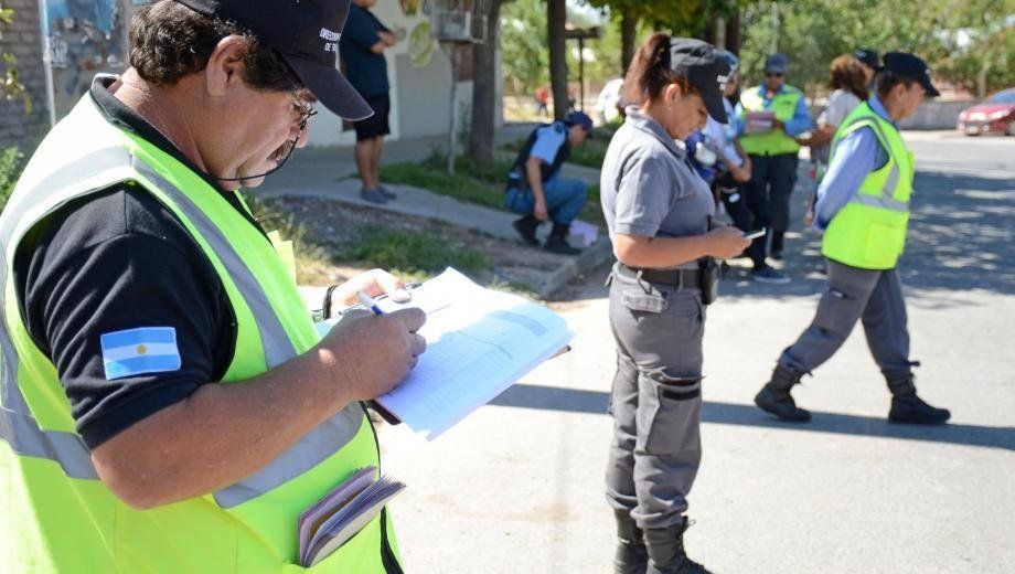 Se enojó con una inspectora de tránsito y le arrojó su pierna ortopédica