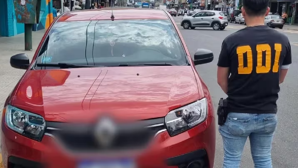 El veh&iacute;culo se&ntilde;alado como el que utilizaban los delincuentes al momento de la entradera. (Foto: Infobae)