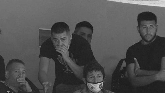 Uno de los hijos de Riquelme estuvo en La Bombonera pese a ser uno de los egresados que volvió de Cancún