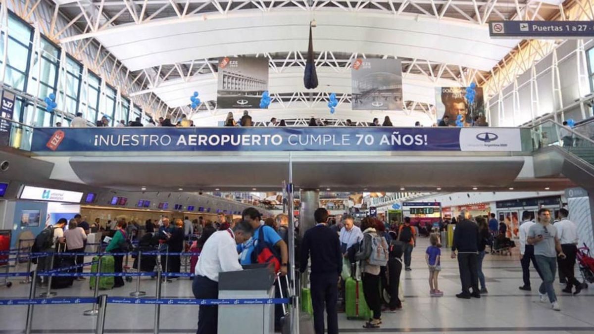 Un incidente en Aeroparque provocó demoras en el sistema de check in para los vuelos. (Telam).
