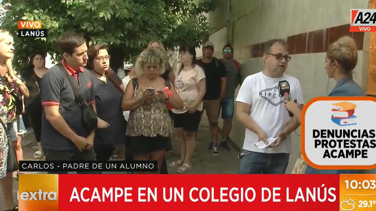 Los padres de encontraron con el cierre de un colegio en Lanús. (Foto: Captura A24)&nbsp;