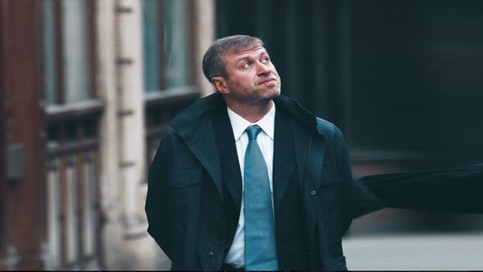 Magnate, amigo de Putin y castigado por la guerra: la vida de Roman Abramovich, el envenenado en las negociaciones de paz