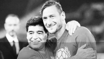 Totti se rindió ante Diego: Inventaron la pelota porque sabían que existiría Maradona