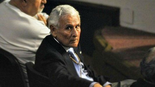 Con el voto en disidencia de Rosenkrantz, la Corte Suprema revocó la prisión domiliciaria de Etchecolatz