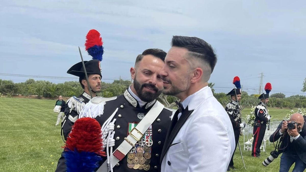Angelo y Orlando estuvieron acompañados por los compañeros de fuerza del carabinieri.