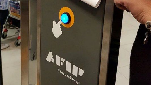 Autorizan el ingreso de laptops y celulares sin pagar impuestos en Aduana