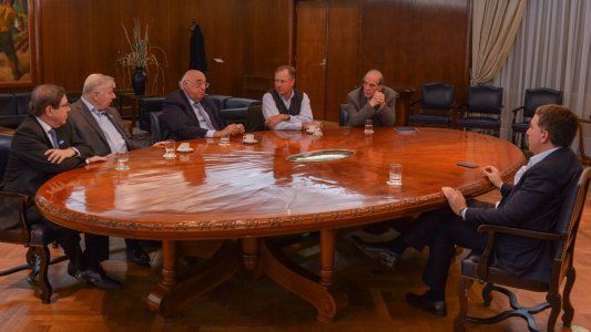 Muestra de apertura: Dujovne se reunió con un grupo de reconocidos economistas