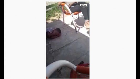 No te banco más, te voy a dejar en coma: filmaron a una madre pegándole a su hijo de dos años en La Plata