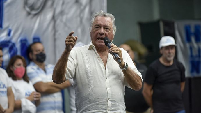 Reapareció Luis Barrionuevo y criticó al Presidente: Se tragó todo lo que le dijo Macri
