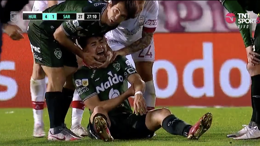 (IMÁGENES SENSIBLES) La impactante lesión de Jonathan Torres, el goleador de Sarmiento, ante Huracán