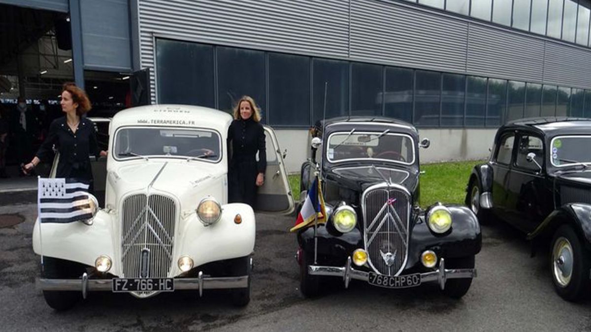 Dos mujeres recorrerán 40 mil kilómetros con un Citroën de 1956.
