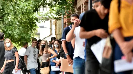 El desempleo fue de 6,4% y afectó a más de 1,4 millones de personas en el último  trimestre de 2024