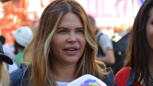 Nazarena Vélez apoyó la multitudinaria marcha del orgullo