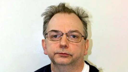 Se despertó y el gerente del hotel le estaba chupando los pies