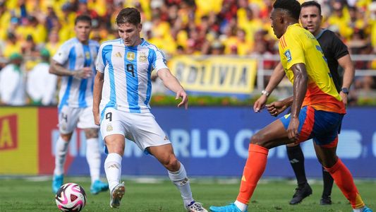 En un partido polémico, la Selección Argentina cayó por 2-1 ante Colombia