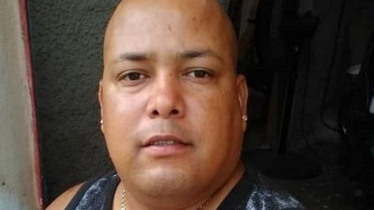 Cuba: la policía entró a la casa de un opositor y lo hirió frente a sus hijos