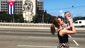Agustina Kämpfer, en Cuba junto a su hijo: Juan se enamora a cada cuadra