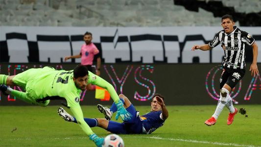 Boca, eliminado de la Libertadores: el VAR lo perjudicó otra vez y Mineiro le ganó por penales