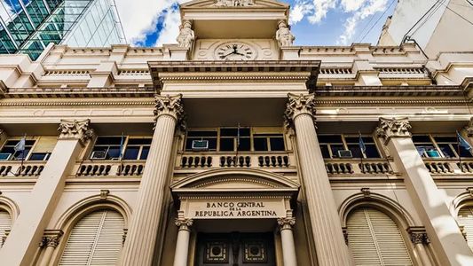 Un día antes de que cambie el ritmo de la devaluación, el Banco Central bajó la tasa de interés al 29%