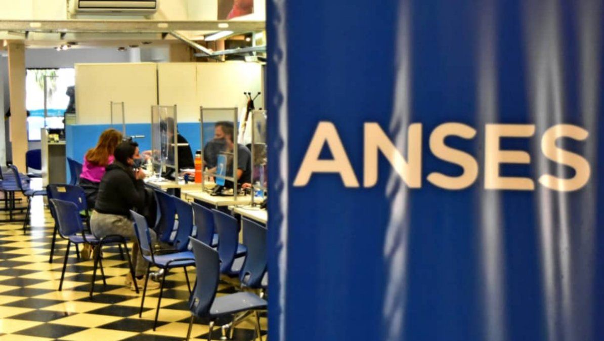 Jubilaciones, Pensiones, AUH, AUE: Quiénes cobran hoy 20 de abril 2021