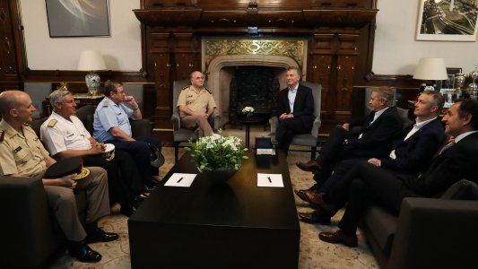 Fuerzas Armadas: Macri se despide y desde Defensa les recuerdan que con Rossi tenían sueldos por debajo de la línea de pobreza
