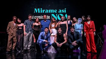 Noa Kirel y Agustín Bernasconi brillaron en la avant première de Mírame así, el camino de Noa