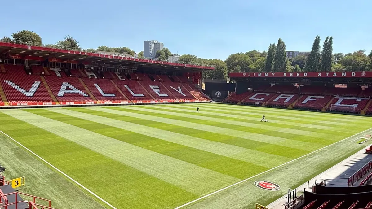 Horror en Inglaterra: encontraron muerto a un hombre en el estadio de un club de la segunda división. (Foto: cafcofficial/IG)