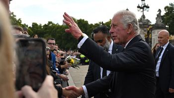 Carlos III asistió a misa en Inglaterra en nueva aparición pública tras diagnóstico de cáncer