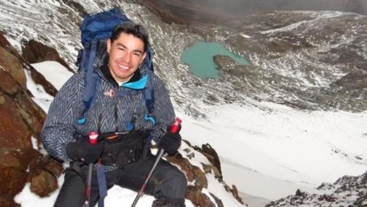 La familia del montañista desaparecido hace casi dos meses denunció que dejaron de buscarlo