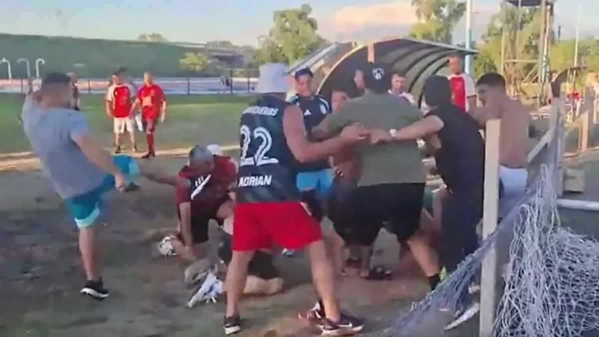 Batalla campal entre dos facciones de Camioneros: piñas