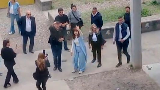 En medio de la pelea por el prespuesto, Cristina apareció por sorpresa en la Universidad de Avellaneda