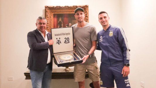 Manu Ginóbili pasó a visitar a la Selección Argentina en San Antonio antes del amistoso ante México