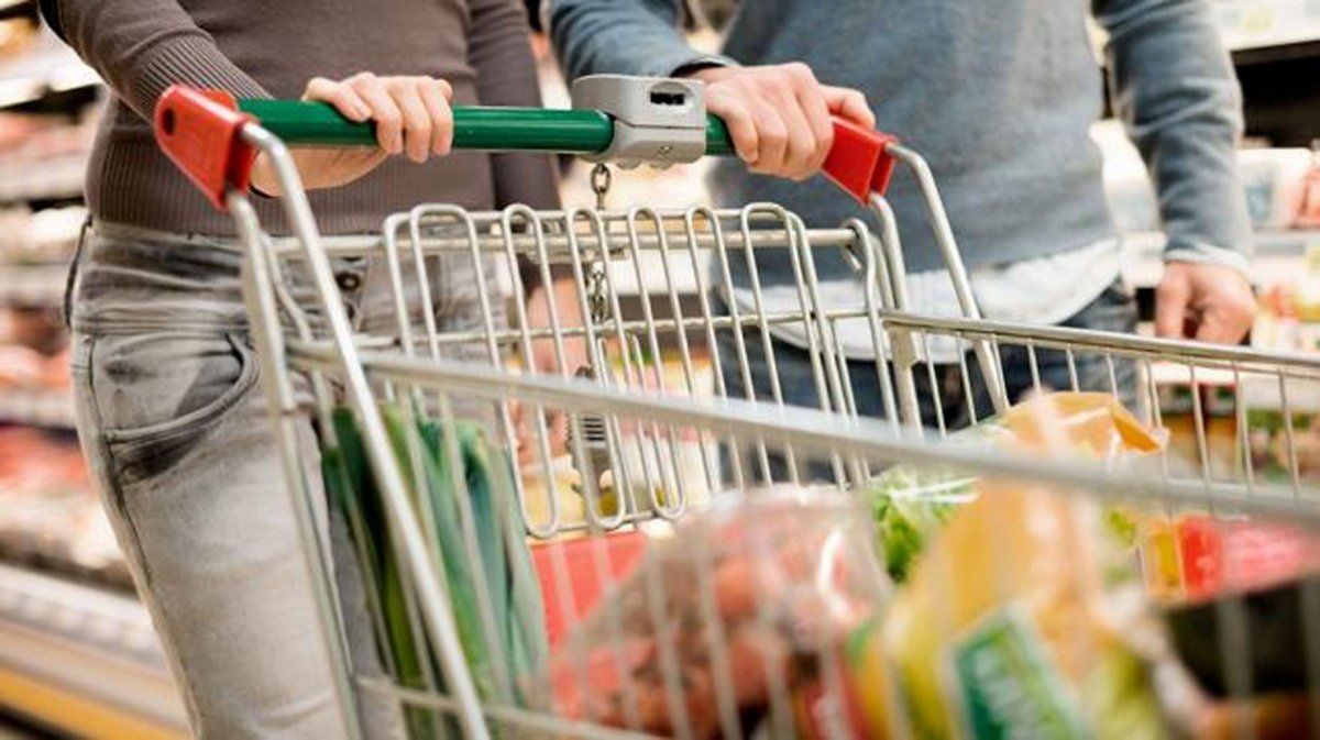 La canasta básica aumentó en agosto 5,35%, según datos privados