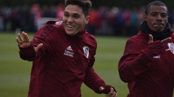 En River prenden las alarmas: llegó una oferta del fútbol italiano por Juanfer Quintero