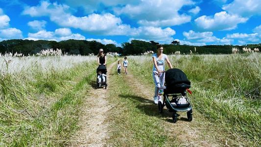 Marcela Kloosterboer y Agustina Cherri pasaron el fin de semana largo en familia en el mar