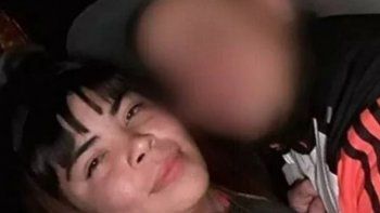 Su pareja la roció con alcohol, tuvo que tirarse a la pileta para apagar el fuego y ahora lucha por su vida