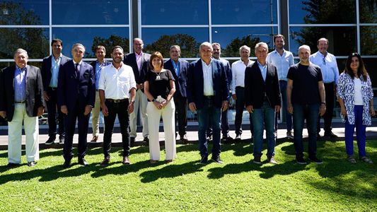 La oposición criticó el cierre de las exportaciones de aceite y harina de soja: El Gobierno exprime al campo