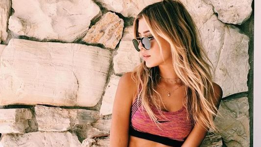 La hija de Luis Miguel se bañó en vino tinto