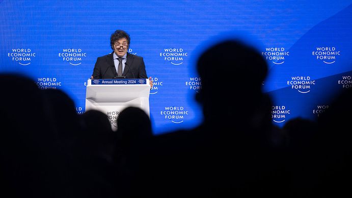 Javier Milei arranca su gira en Davos y se reúne con el empresario británico Maurice Ostro