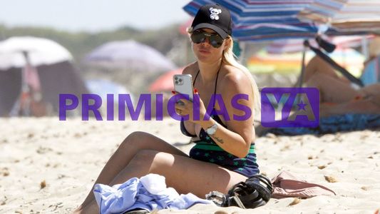 Nuevas fotos de Wanda Nara al natural en las playas de Ibiza