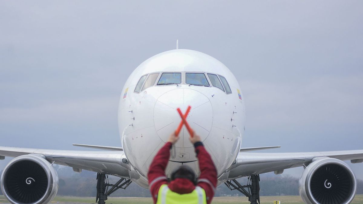 Un avión de Latam arribó este lunes a la Argentina con 1.139.000 dosis de la vacuna de AstraZeneca (Foto: Télam).